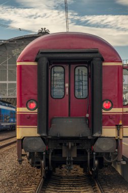 Prag CZ 10 14 2023 'te sonbahar sabahı Euro ekspres uyku treni