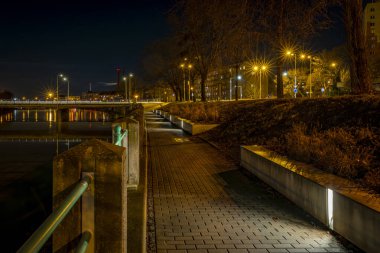 River Becva kışın kar olmadan Prerov CZ 01 24 2024 'te