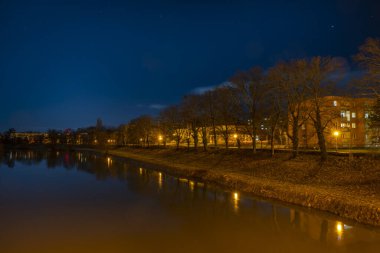 River Becva kışın kar olmadan Prerov CZ 01 24 2024 'te