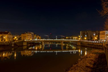 River Becva kışın kar olmadan Prerov CZ 01 24 2024 'te