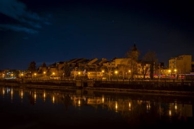 River Becva kışın kar olmadan Prerov CZ 01 24 2024 'te