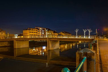 River Becva kışın kar olmadan Prerov CZ 01 24 2024 'te