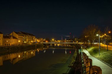 River Becva kışın kar olmadan Prerov CZ 01 24 2024 'te