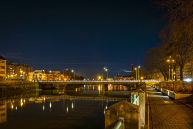 River Becva kışın kar olmadan Prerov CZ 01 24 2024 'te