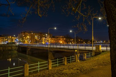 River Becva kışın kar olmadan Prerov CZ 01 24 2024 'te