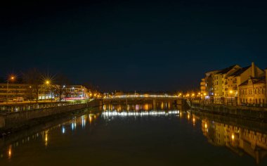 River Becva kışın kar olmadan Prerov CZ 01 24 2024 'te