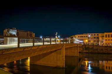 River Becva kışın kar olmadan Prerov CZ 01 24 2024 'te