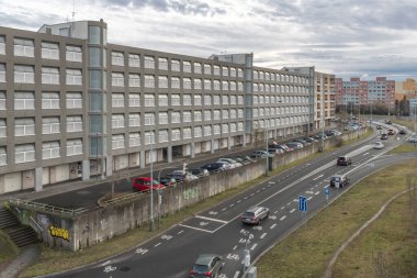 Prag 'daki CZ 02 09 2024 terminalinin yakınındaki toplu ve bireysel ulaşım