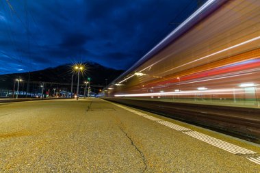 Taze bahar renkleri istasyonu Tuğla İsviçre 05: 12 2024