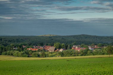 Günbatımında manzara Taze akşam Kremze ve Holubov CZ 06 06 14 2024