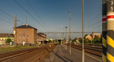 Sokolov İstasyonu 'nda güneşli sıcak bir yaz sabahı CZ 06 29 2024