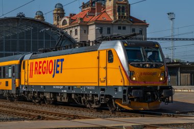 Prag CZ 07 21 2024 yaz sabahı başkentteki ana tren istasyonu
