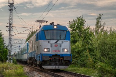 Prag 'dan Avusturya' ya hızlı trenle giden elektrikli lokomotif Ceske Budejovice CZ 07 27 2024