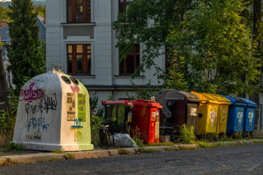 Liberec CZ 08 31 2024 'teki bayır caddelerinde sıcak yaz sabahı