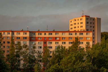 Liberec 08 31 2024 'te yaz sabahı hastane yakınlarındaki evler ve binalar