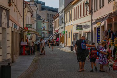 Pribram CZ 09 06 2024 'te yaz aylarında Bohemya' nın merkezi için güneşli bir gün.