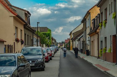Eylül 'de Sezimovo Usti CZ 09 18 2024' te Luznice nehri yakınlarındaki küçük bir kasabada sel baskını