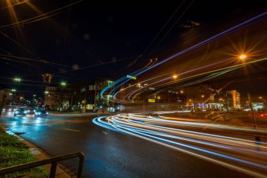 Gece ve akşam soğuk sonbahar ve mavi gökyüzü Linz Avusturya 'da 125 2024