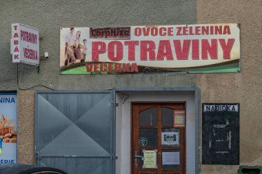 Batelov 'da güneşli gündoğumu sabah renk görüntüsü küçük kasaba CZ 12 21 2024