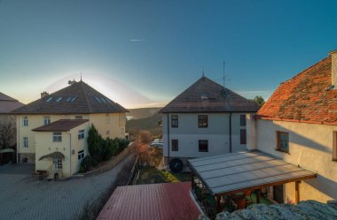 Soğuk kış akşamında güzel bir gün batımı Znojmo CZ 12 21 2024