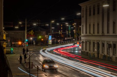 Kışın Graz Avusturya 'da toplu taşımacılıktan sokak renkleri