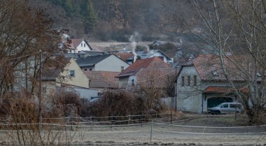 Paudorf Avusturya 'da Vaçu vadisinde soğuk hava sabahının erken saatlerinde 03 01 2025