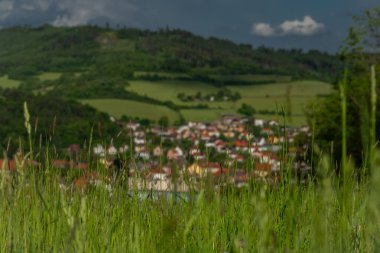 Bahar renkleri tepe tepe, kasaba güney batı Bohemya 'da Susice