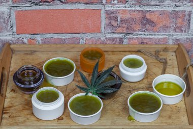 Ev yapımı marihuana tıbbi merhemi.