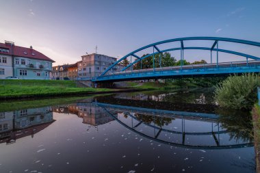Gündoğumunda Malse nehrinin kıyısında bir sabah Ceske Budejovice CZ 08 07 2025