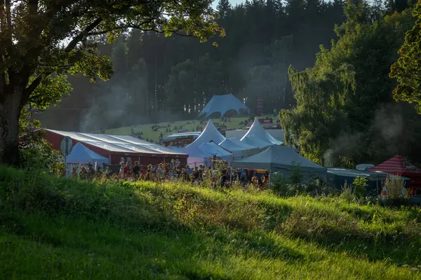 Sıcak yaz güneşli bir gün ve Vysoke nad Jizerou CZ 08 09 2025