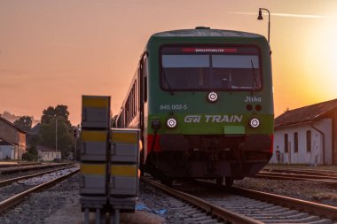 Volary CZ 08 15 2025 'te istasyon renginde taze gün doğumu sabahı