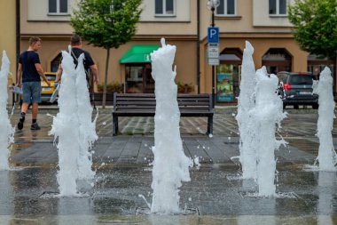 Roznov kapsülündeki karanlık kare için bulutlu yaz manzarası Radhostem CZ 07 26 2025