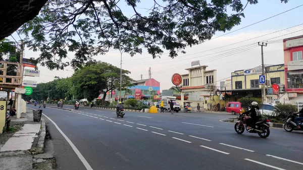 Depok Indonesia Luglio 2022 Strada Urbana Con Edifici Veicoli Vivace — Foto Stock