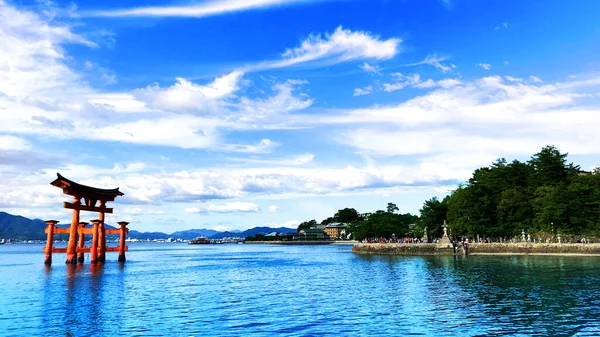 Schwimmende Torii Und Blauer Himmel Miyajima — Stockfoto