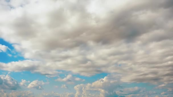 Mavi Gökyüzündeki Beyaz Bulutların Görüntüsü — Stok video