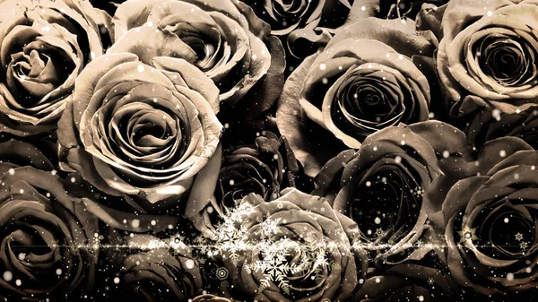 在玫瑰的背景上闪烁着雪花和闪光的水晶 免版税图库图片