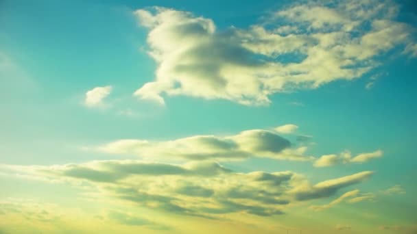 Video Del Cielo Nubes Ciudad Edificios Puesta Del Sol — Vídeo de stock