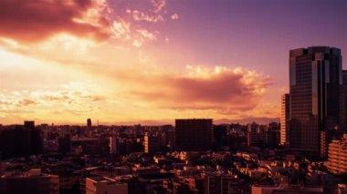 Video of the sky, clouds, towns and buildings, from daytime to sunset