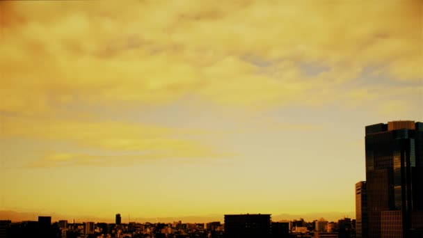 Gökyüzü Bulutlar Kasabalar Binalar Gündüz Saatlerinden Gün Batımına Kadar — Stok video