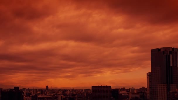 昼間から日没までの空 町や建物のビデオ — ストック動画