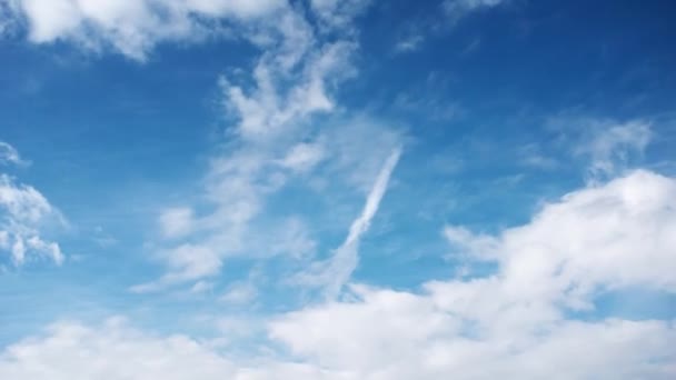 空に移動する雲のビデオ — ストック動画