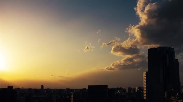Video Del Cielo Nubes Ciudad Edificios Vista Nocturna Desde Atardecer — Vídeos de Stock