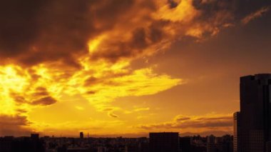 Video of the sky, clouds, towns and buildings, from daytime to sunset