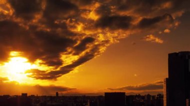 Video of the sky, clouds, towns and buildings, from daytime to sunset