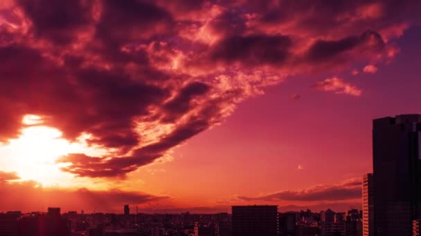 Vídeo Del Cielo Nubes Pueblos Edificios Desde Día Hasta Atardecer — Vídeo de stock