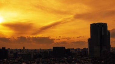 Video of the sky, clouds, towns and buildings, from daytime to sunset