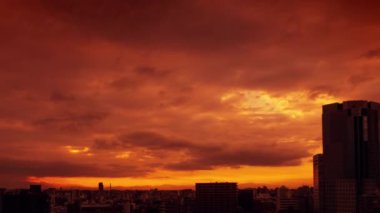 Video of the sky, clouds, towns and buildings, from daytime to sunset