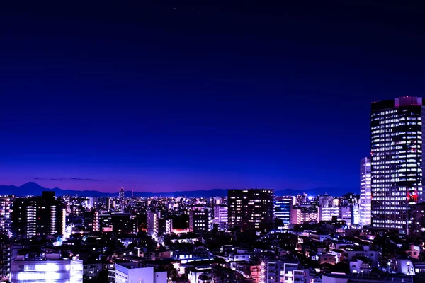 Niebo Chmury Miasto Budynki Widok Nocy — Zdjęcie stockowe