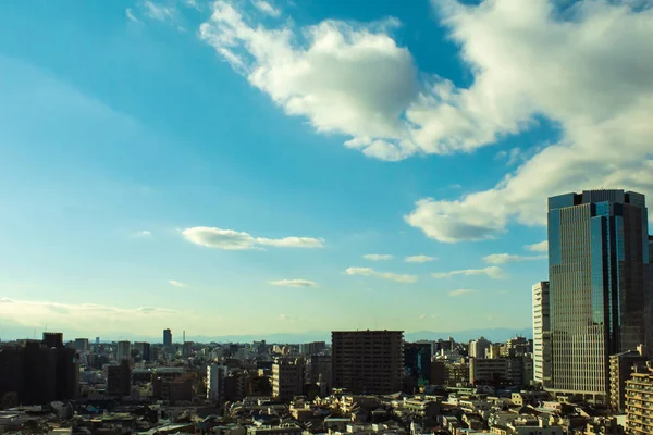 Gökyüzü Bulutlar Şehir Binaların Gündüz Görüntüsü — Stok fotoğraf