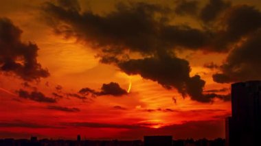 Video of the sky, clouds, towns and buildings, from daytime to sunset